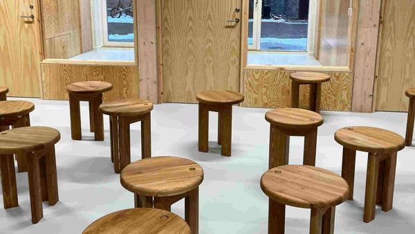 Designer Duo Skaber Æstetisk Funktion I Resttræ Skamler