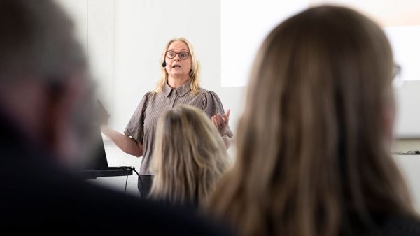 Møbelbranchen – Sådan Bruges AI Møbelseminar 2025 Tanja Blindbæk Olsen