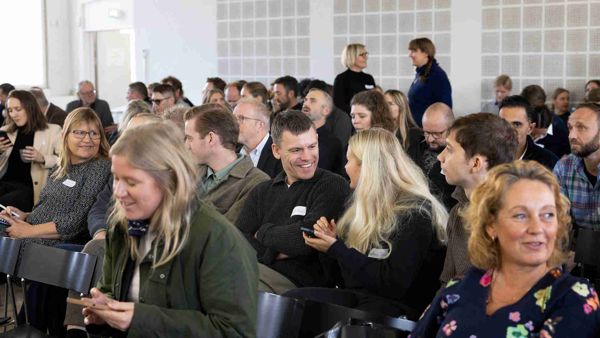 Møbelbranchen – Sådan Bruges AI Møbelseminar 2025 Salen