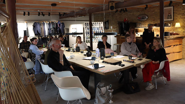 Sammen Skaber Vi Innovative Løsninger Hansen Textile Møde