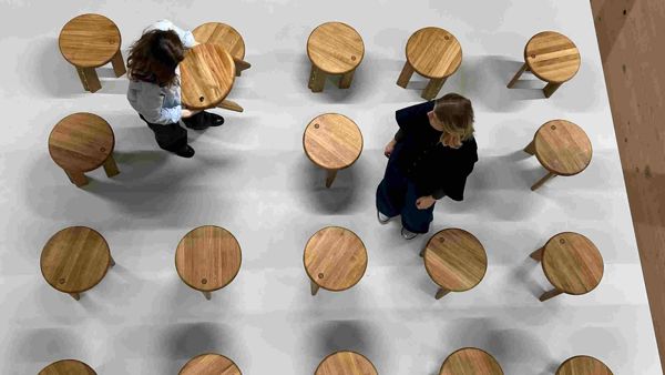 Designer Duo Skaber Æstetisk Funktion I Resttræ Formation